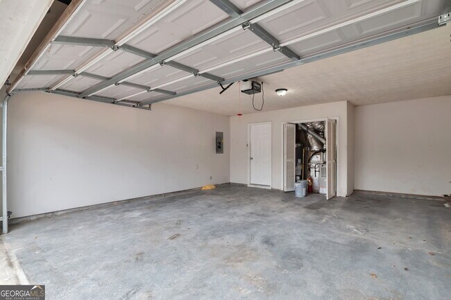 Building Photo - 5901 Valley Green Rd