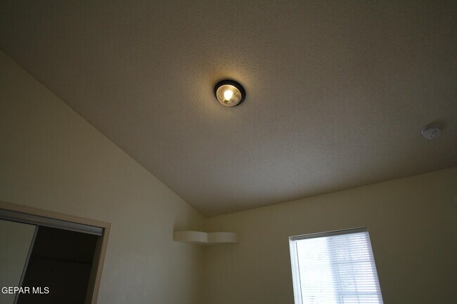 Building Photo - 456 Passmore Rd