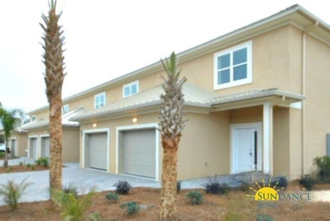 Building Photo - Nice 3 Bedroom Townhouse in The Palm Reserve
