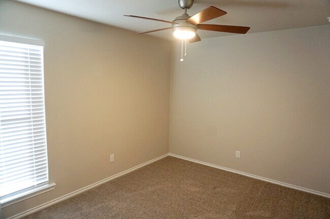 Building Photo - Beautiful Home Located In Milwaukee Ridge Division & Minutes From W. Loop 289 Access!