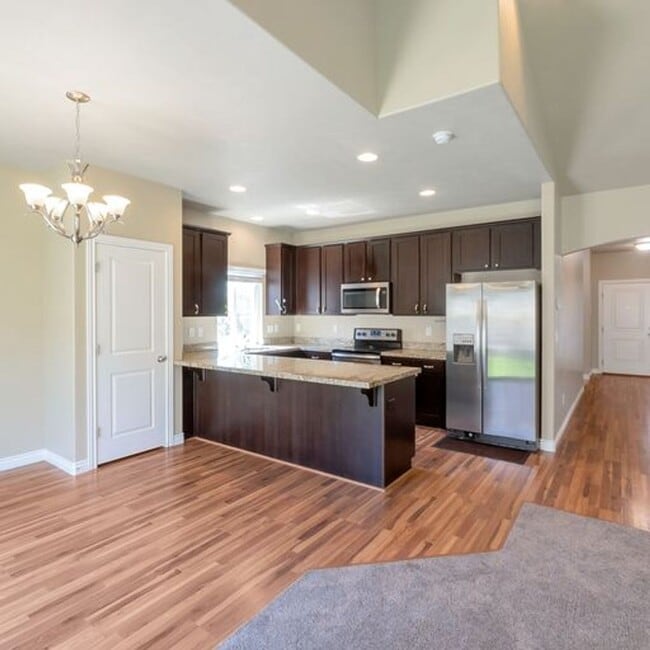 Building Photo - 1848 Woodview Dr W