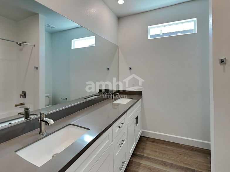 Building Photo - 13107 N Honest Endeavor Wy