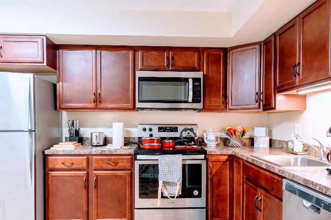 Building Photo - 2 Wimbledon Ln