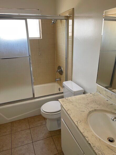 Bath #1 - 2112 Clyde Ave