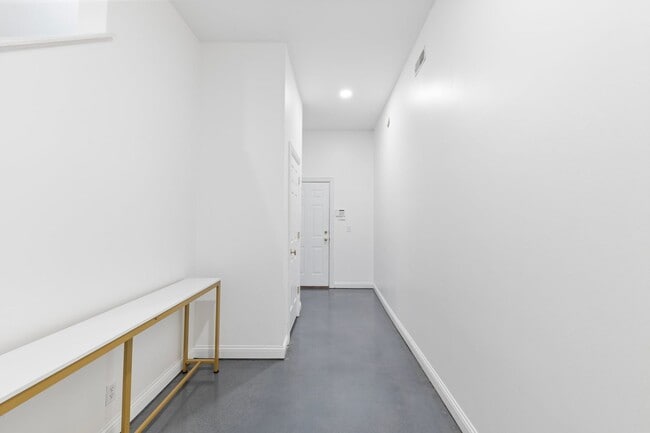 Building Photo - Luxury Furnished Home