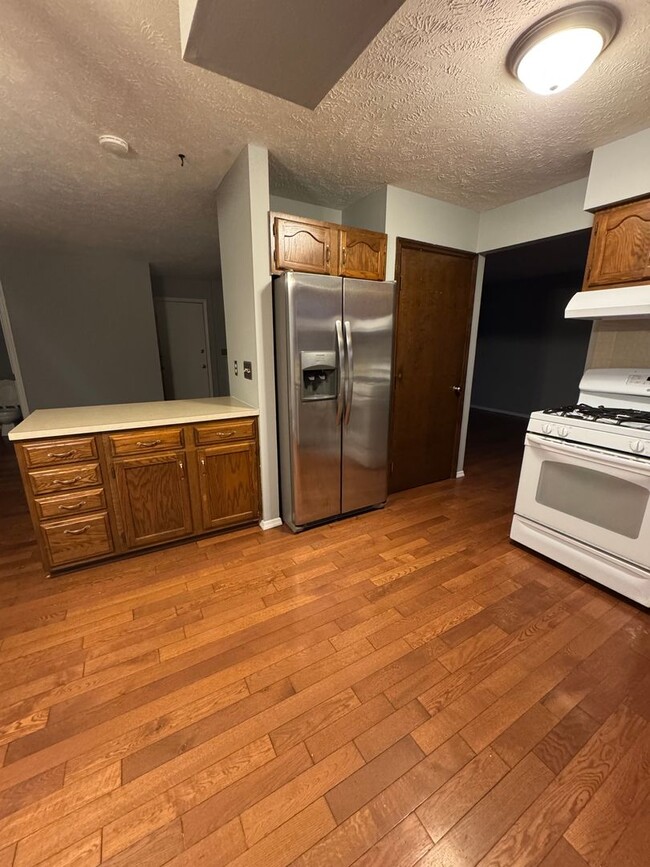 Building Photo - Spacious Two-Bedroom Duplex