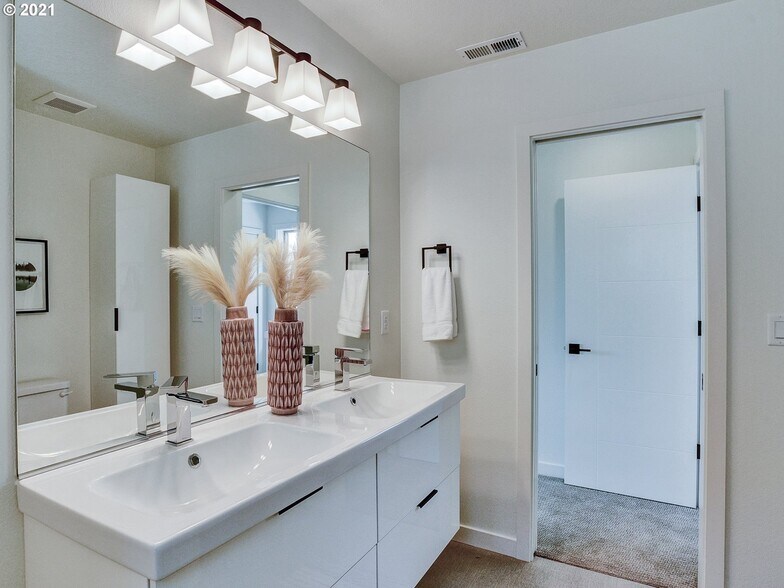 Building Photo - 3958 SE Gladstone St