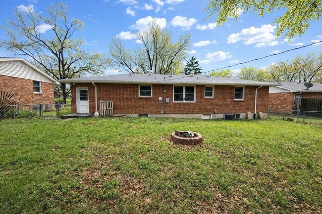 Building Photo - 211 Bourn Ave