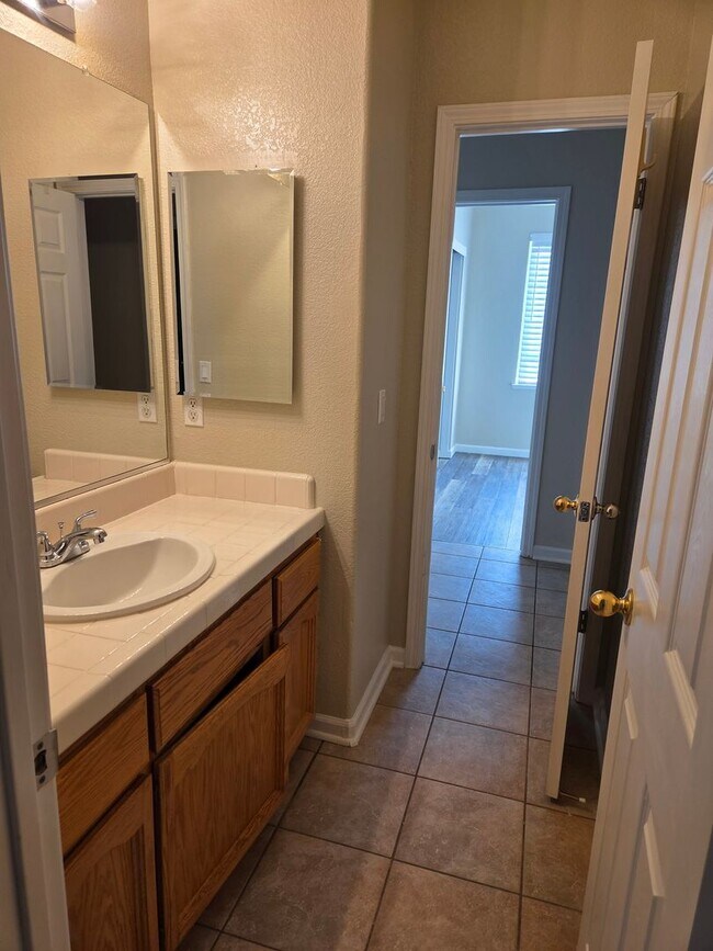 Building Photo - Cobble Hills Community - 3 Bdrm, 2 Bath