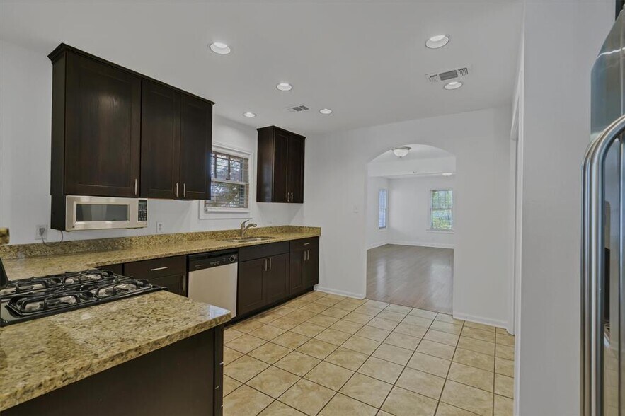 Building Photo - 3700 Harmon Ave