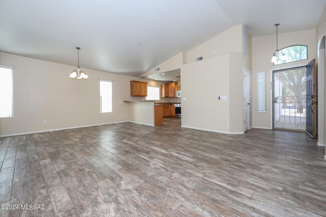 Building Photo - 10457 E Oakbrook St