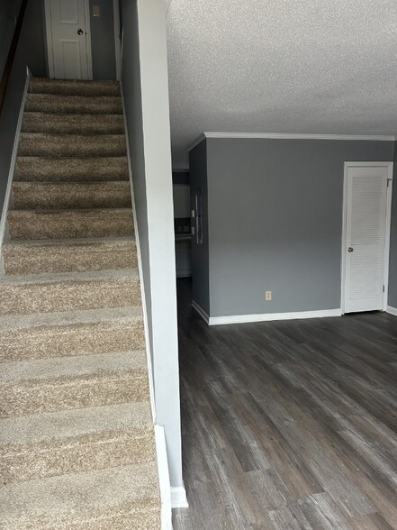 Building Photo - 102 David Dr