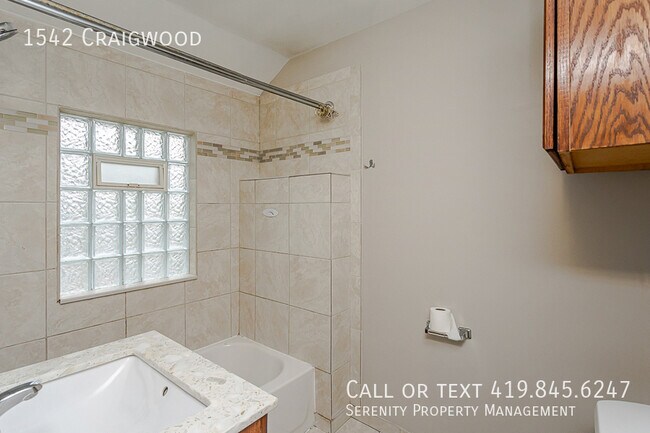 Building Photo - 1542 Craigwood-