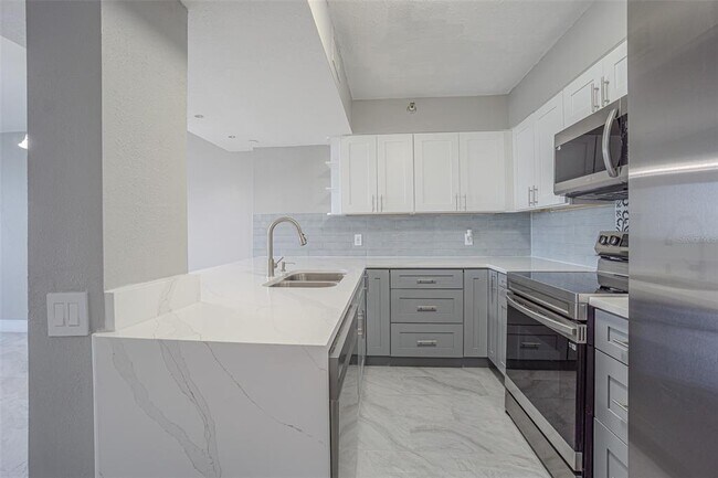 Building Photo - 2333 Feather Sound Dr