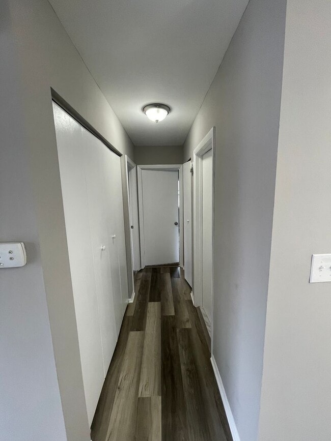 Building Photo - Renovated Condo in Edgewood with Garage!