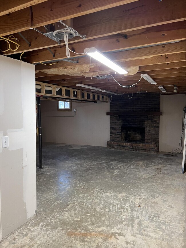 Building Photo - 503 Aspen Way