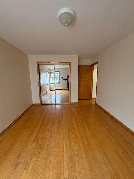 Building Photo - 8622 W Berwyn Ave