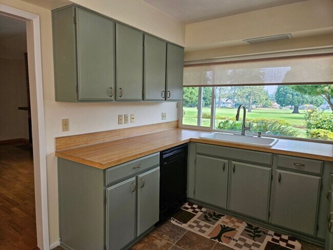 Building Photo - 3056 Twin Oak Pl NW