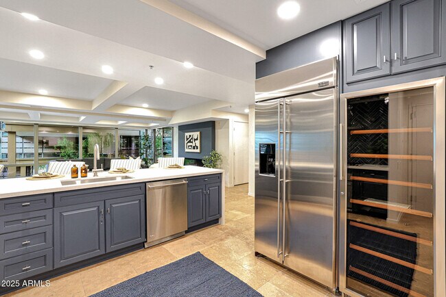 Building Photo - 7151 E Rancho Vista Dr