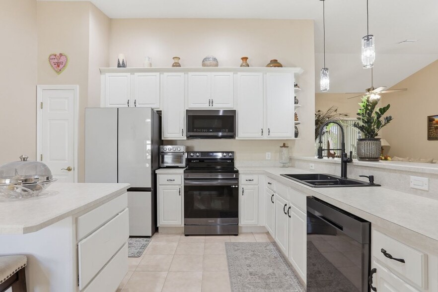 Building Photo - 700 Trotter Ln