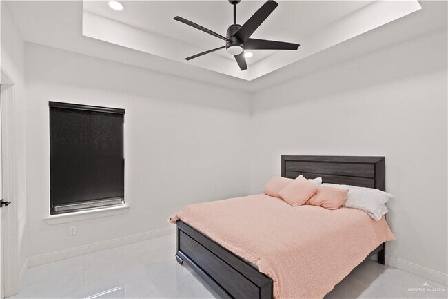 Building Photo - 23 Lago Delton