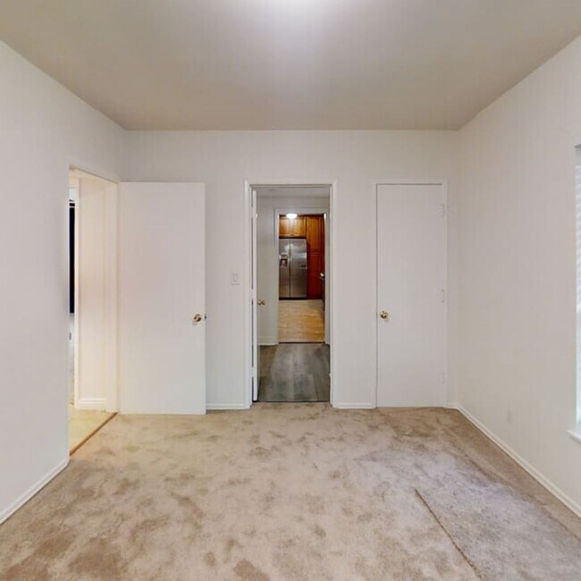 Building Photo - Spacious 3-Bed/2-bathroom – Bonus Rooms!
