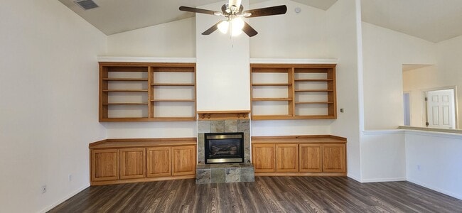 Building Photo - Modern Home with Huge Yard