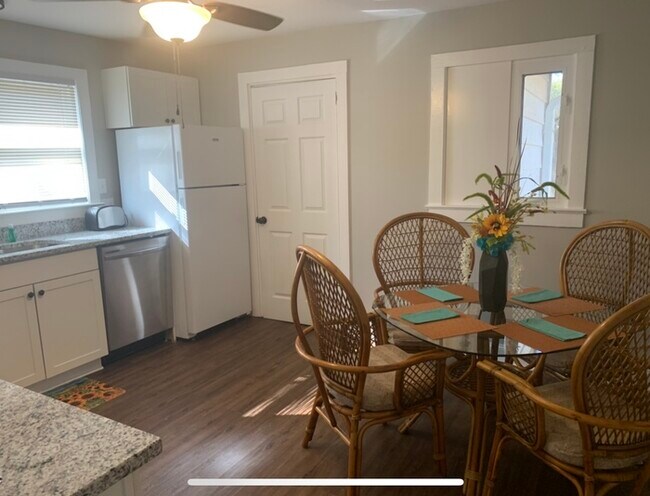 Building Photo - 113 Alice Street FOR RENT!