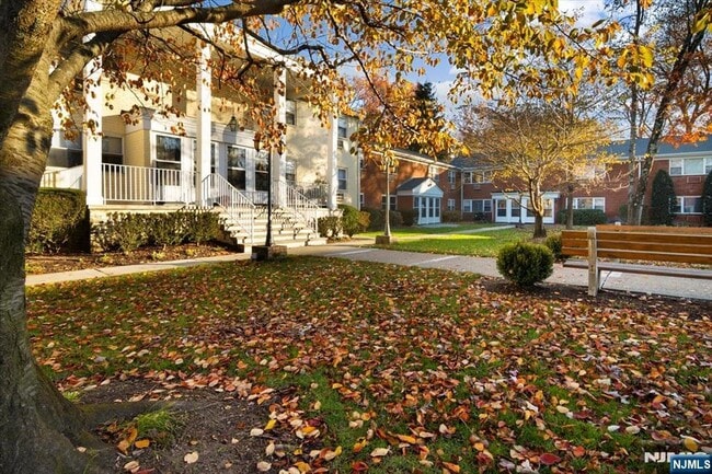 Building Photo - 53 Regency