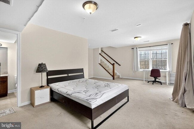 Building Photo - 48 Munro Rd