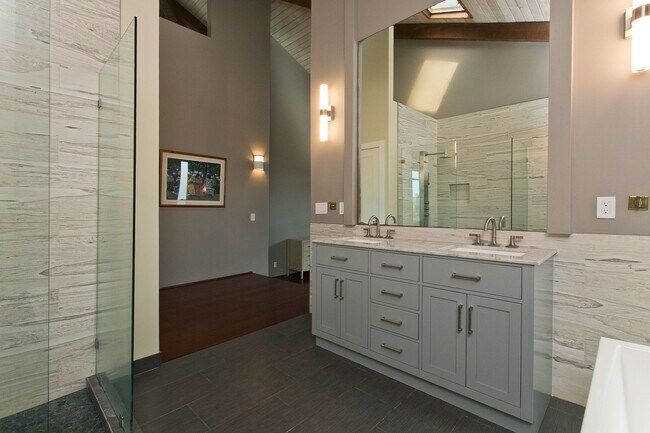 Building Photo - Elegant Oceanview Residence in Prestigious Hawaii Loa Ridge – 3 Bed / 3 Bath