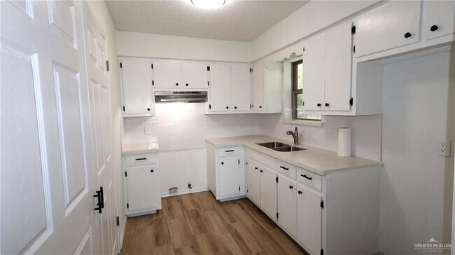 Building Photo - 807 S 21st Ave