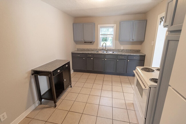 Building Photo - 306 W Worley St