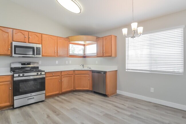 Building Photo - 390 Lombardy Cir