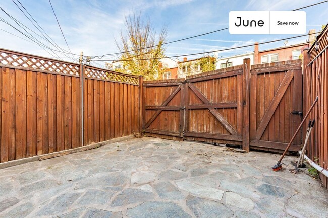 Building Photo - 616 Orleans Pl NE