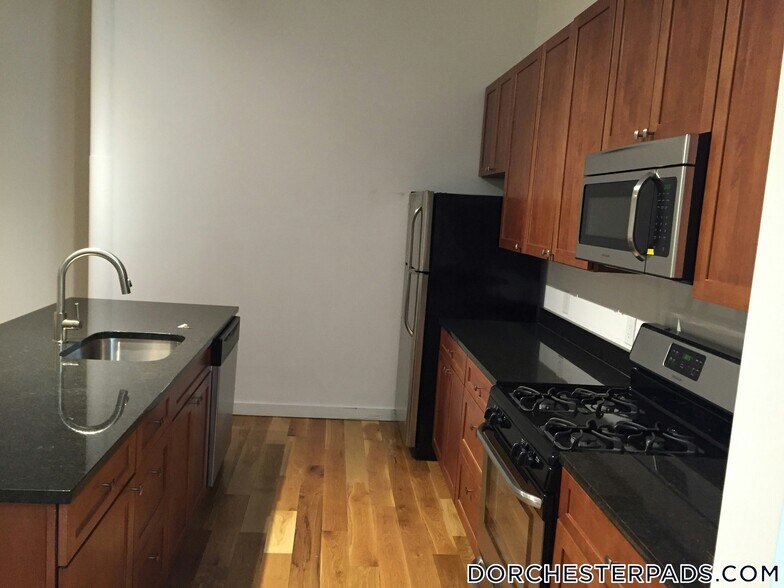 Building Photo - 600 Columbia Rd