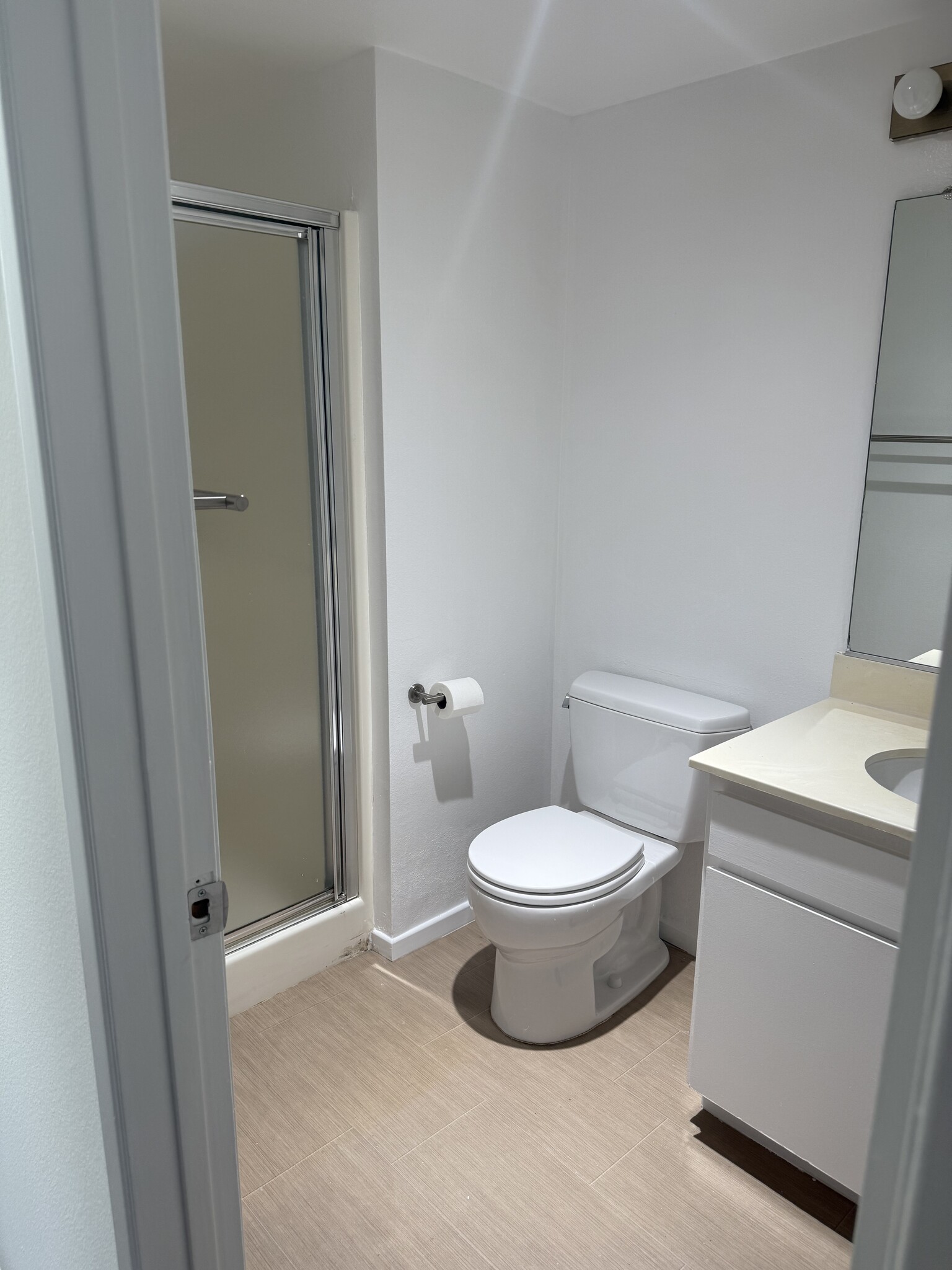 Building Photo - 11818 Moorpark St