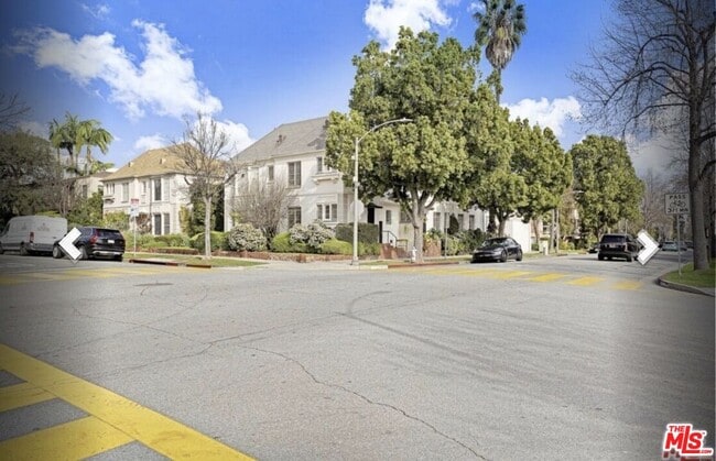 Building Photo - 164 S Elm Dr