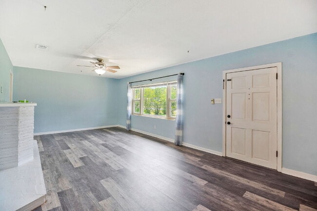 Building Photo - Charming 4 Bedroom Pensacola Rental in a Convenient Location!