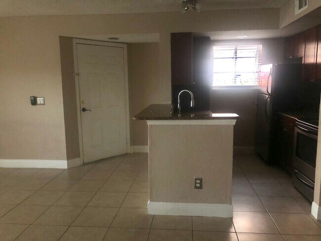 Building Photo - APARTMENT FOR RENT IN THE BEST AREA OF ORLANDO