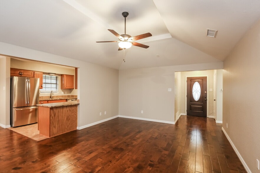 Building Photo - 2131 Trishia Ln