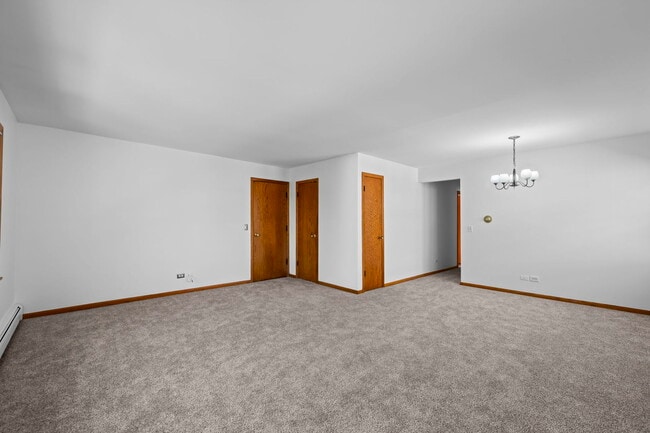 Building Photo - 5421 W Windsor Ave