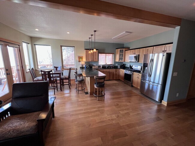 Building Photo - Spacious 3BR 3BA Townhome in Durango