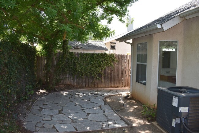 Building Photo - 1785 E Turnberry Ave