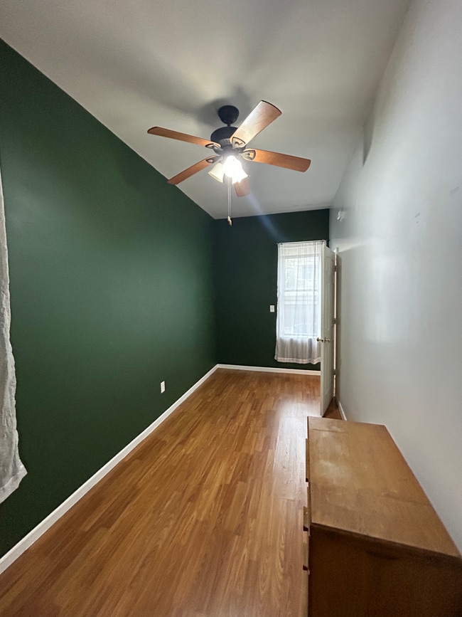 Primary Photo - 2442 W. Iowa-1R