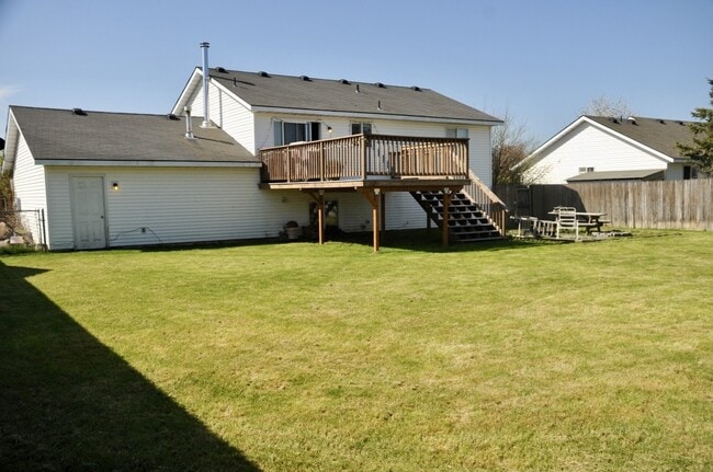 Building Photo - 4 bed 2 bath split level Hayden