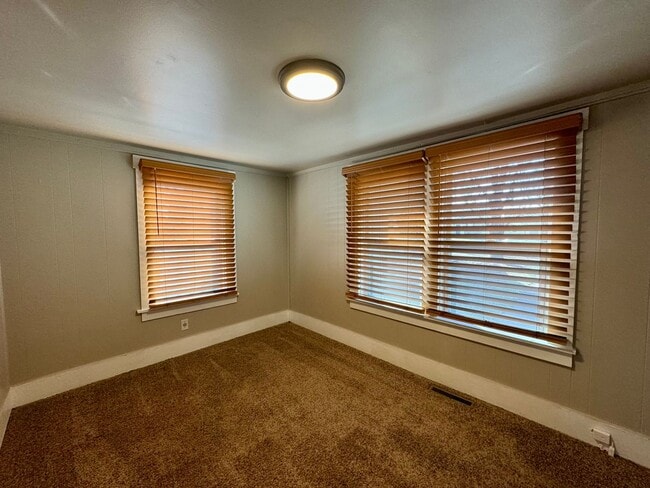Building Photo - Two bedroom one bath home for rent.  Call ...