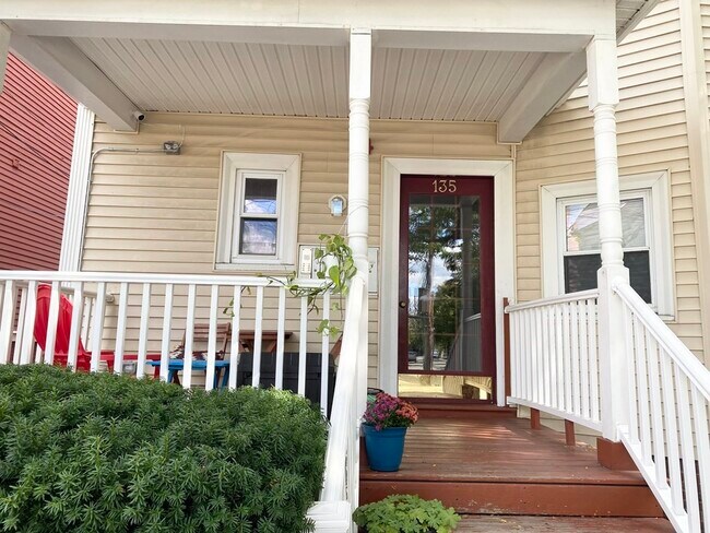 Building Photo - 135 Central St