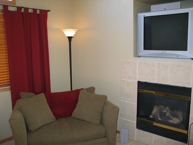 Building Photo - 17644 Hackberry Ct