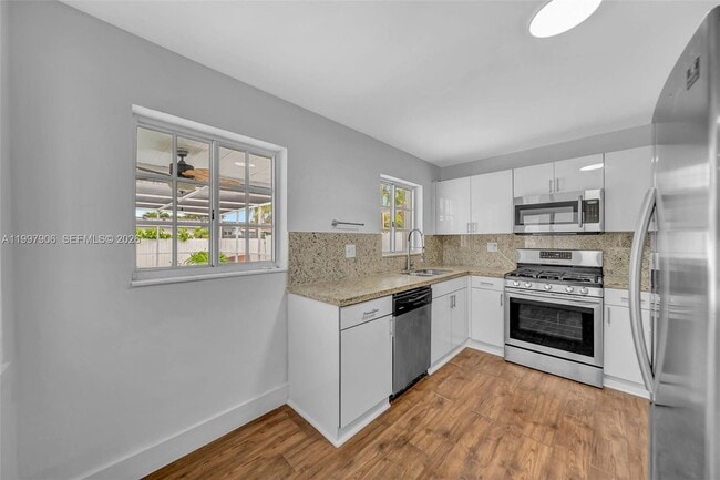 Building Photo - 15010 NE 7th Ave